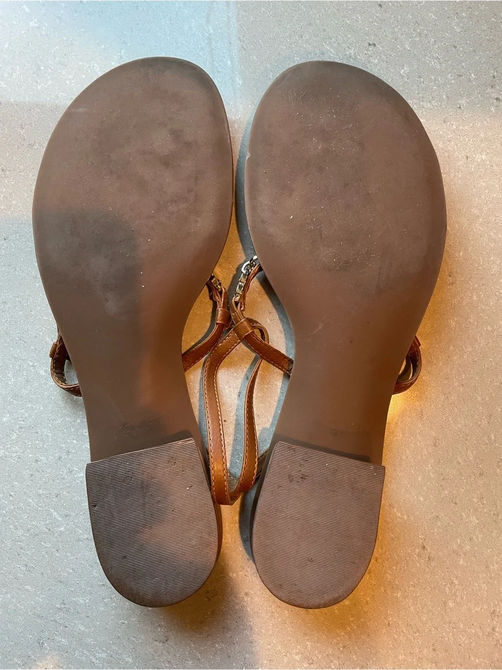 Tory Burch Gemini Link T-Strap Sandals | Cognac Brown